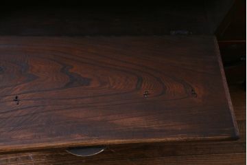 ラフジュ工房オリジナル　リメイク家具　鶴亀松の縁起物の金具が目を引く箪笥リビングボード(二本松箪笥、テレビボード、チェスト)