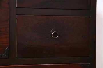 ラフジュ工房オリジナル　リメイク家具　鶴亀松の縁起物の金具が目を引く箪笥リビングボード(二本松箪笥、テレビボード、チェスト)