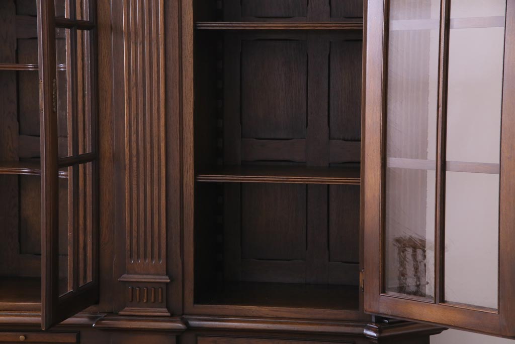 中古美品　イギリス輸入家具　特大サイズ!　オーク材　クラシカルな組み立て式キャビネット(収納棚、食器棚)(定価約140万円)