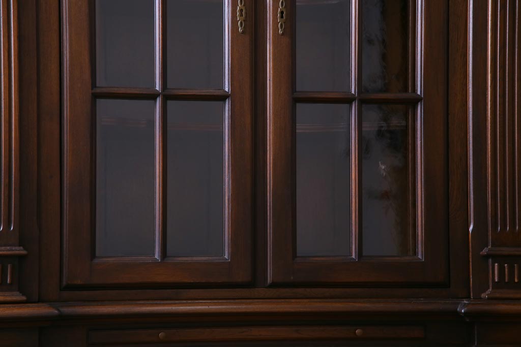 中古美品　イギリス輸入家具　特大サイズ!　オーク材　クラシカルな組み立て式キャビネット(収納棚、食器棚)(定価約140万円)