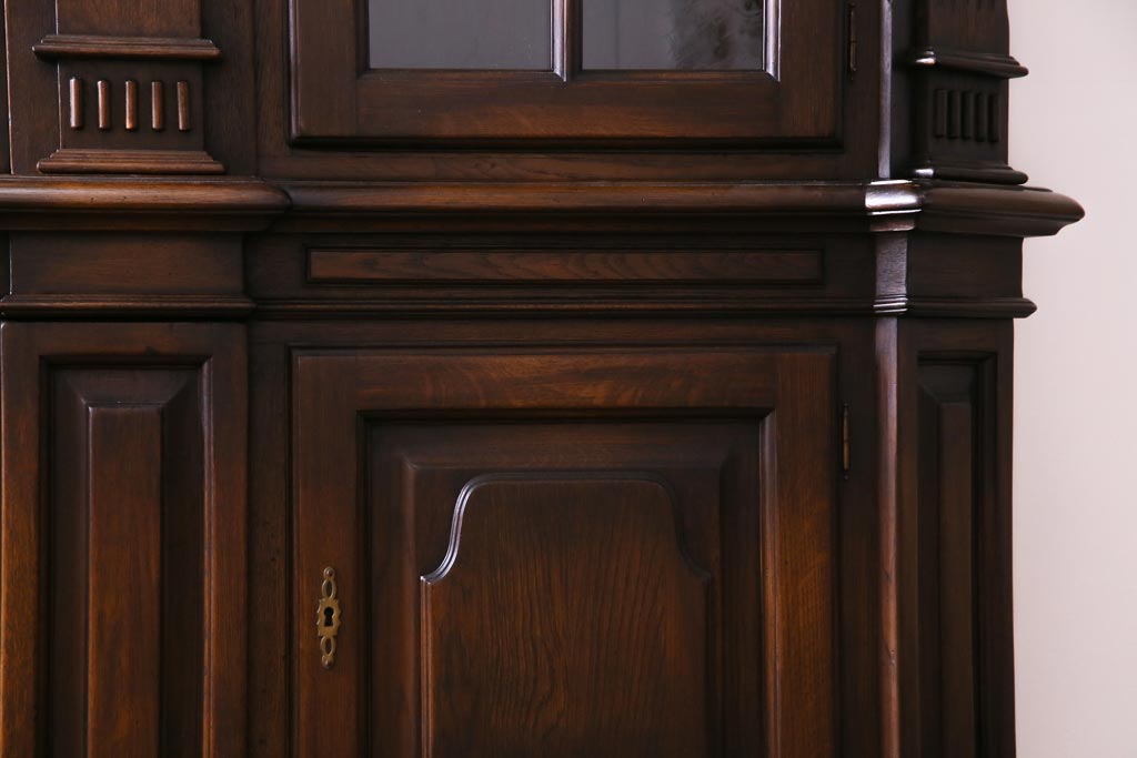 中古美品　イギリス輸入家具　特大サイズ!　オーク材　クラシカルな組み立て式キャビネット(収納棚、食器棚)(定価約140万円)