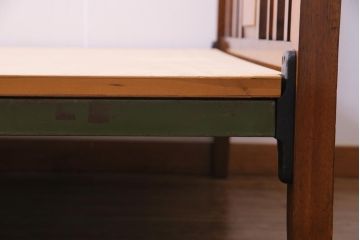 アンティーク家具　イギリスアンティーク　マホガニー材　気品漂うデザインのベッドフレーム