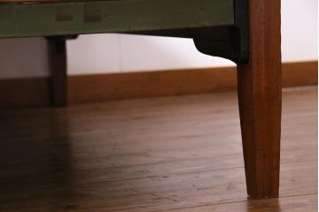 アンティーク家具　イギリスアンティーク　マホガニー材　気品漂うデザインのベッドフレーム