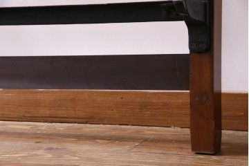 アンティーク家具　イギリスアンティーク　マホガニー材　気品漂うデザインのベッドフレーム