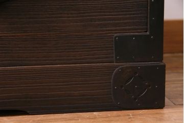 アンティーク家具　和製アンティーク　総桐材　浮造り仕上げ　渋さが漂う刀箪笥ローボード・2段(チェスト、和タンス、桐箪笥、桐たんす)