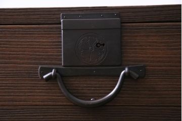 アンティーク家具　和製アンティーク　総桐材　浮造り仕上げ　渋さが漂う刀箪笥ローボード・3段(チェスト、和タンス、桐箪笥、桐たんす)