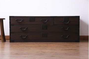 アンティーク家具　和製アンティーク　総桐材　浮造り仕上げ　渋さが漂う刀箪笥ローボード・3段(チェスト、和タンス、桐箪笥、桐たんす)