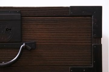 アンティーク家具　和製アンティーク　総桐材　浮造り仕上げ　渋さが漂う刀箪笥ローボード・3段(チェスト、和タンス、桐箪笥、桐たんす)