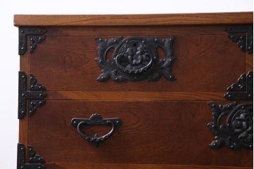 中古　岩谷堂箪笥　天板リメイク　威厳のある和の空間づくりに活躍する衣装箪笥(チェスト、整理ダンス、和タンス)