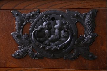 中古　岩谷堂箪笥　天板リメイク　威厳のある和の空間づくりに活躍する衣装箪笥(チェスト、整理ダンス、和タンス)
