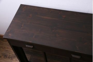 ラフジュ工房オリジナル　リメイク　レトロな雰囲気が温かみを感じる引き出し付きガラス戸棚(収納棚、サイドボード、テレビボード)