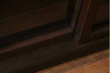 ラフジュ工房オリジナル　リメイク　レトロな雰囲気が温かみを感じる引き出し付きガラス戸棚(収納棚、サイドボード、テレビボード)