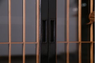 ラフジュ工房オリジナル　古建具リメイク　鶴松の組子が縁起の良いガラス戸棚(書院、収納棚、サイドボード)