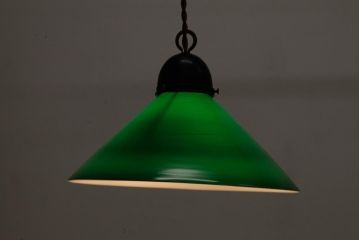 レトロ　戦前　ビビットなグリーンが目を引くペンダントライト(電笠、シェード、天井照明)