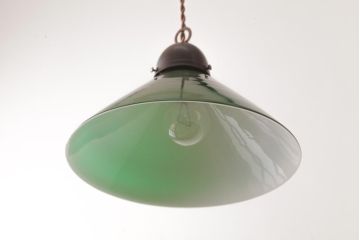 レトロ　戦前　ビビットなグリーンが目を引くペンダントライト(電笠、シェード、天井照明)