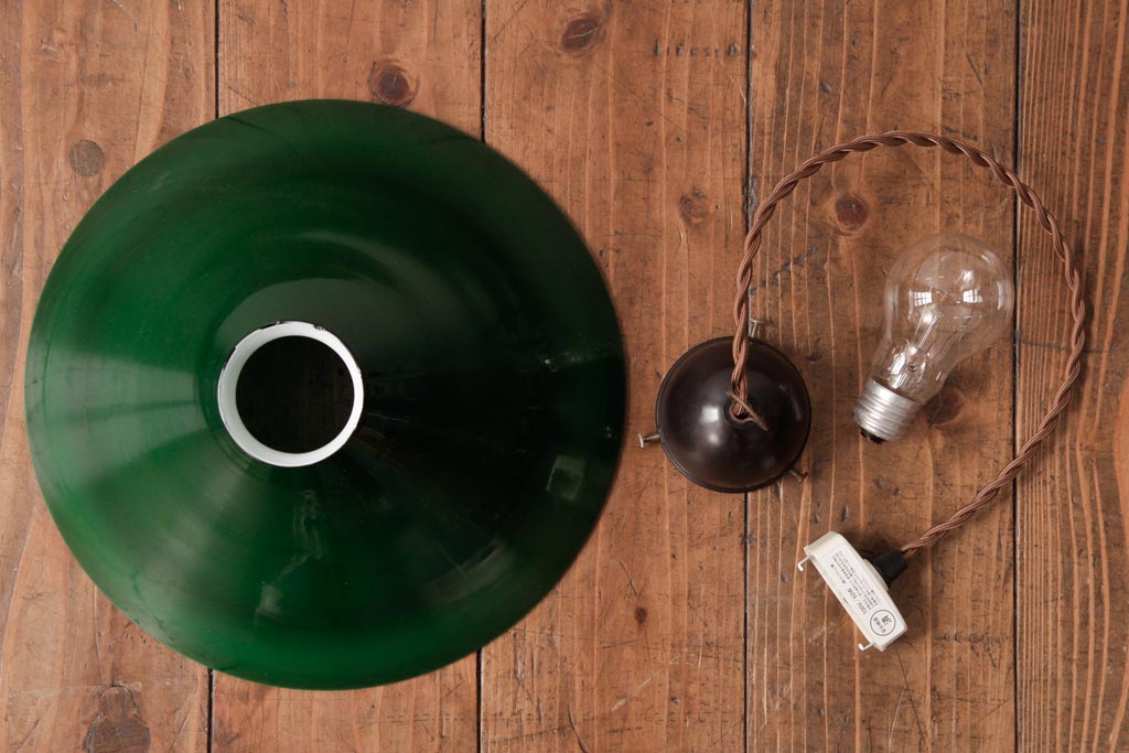 レトロ　戦前　ビビットなグリーンが目を引くペンダントライト(電笠、シェード、天井照明)