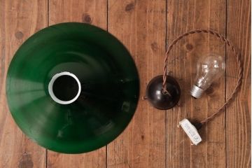 レトロ　戦前　ビビットなグリーンが目を引くペンダントライト(電笠、シェード、天井照明)