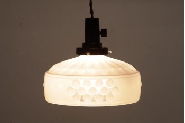 大正昭和初期　戦前　乳白内被せ水玉文電笠のペンダントライト(シェード、天井照明)