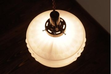 大正昭和初期　戦前　乳白内被せ水玉文電笠のペンダントライト(シェード、天井照明)