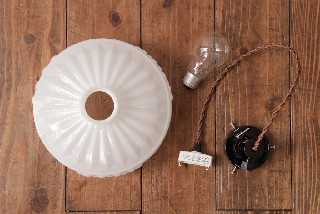 大正昭和初期　戦前　乳白内被せ水玉文電笠のペンダントライト(シェード、天井照明)