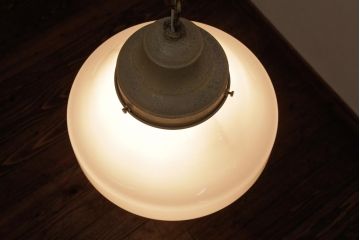 和製アンティーク　大振りサイズ　昭和レトロなデザインのガラスシェード照明(吊り下げ照明、天井照明)