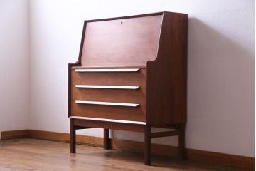 ヴィンテージ家具　北欧ビンテージ　デンマーク製　チーク材　都会的なデザインが魅力的なビューロー(デスク、在宅ワーク、在宅用チェスト)