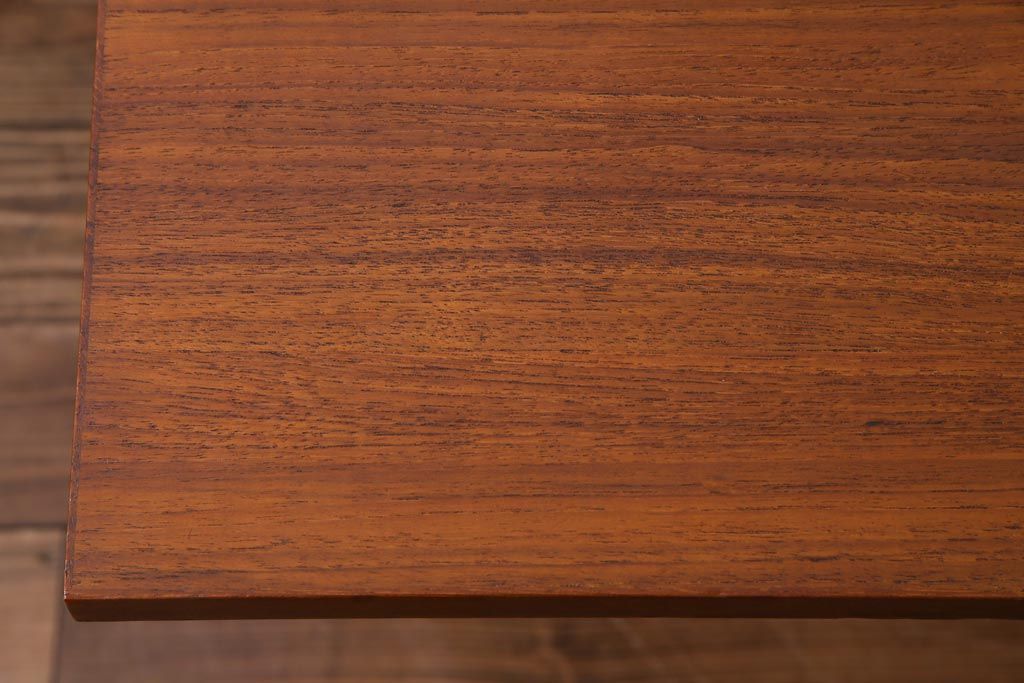 ヴィンテージ家具　北欧ビンテージ　デンマーク製　チーク材　都会的なデザインが魅力的なビューロー(デスク、在宅ワーク、在宅用チェスト)