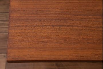 ヴィンテージ家具　北欧ビンテージ　デンマーク製　チーク材　都会的なデザインが魅力的なビューロー(デスク、在宅ワーク、在宅用チェスト)