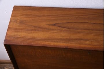 ヴィンテージ家具　北欧ビンテージ　デンマーク製　チーク材　都会的なデザインが魅力的なビューロー(デスク、在宅ワーク、在宅用チェスト)