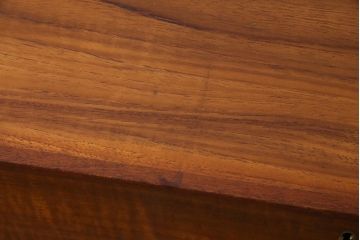 ヴィンテージ家具　北欧ビンテージ　デンマーク製　チーク材　都会的なデザインが魅力的なビューロー(デスク、在宅ワーク、在宅用チェスト)