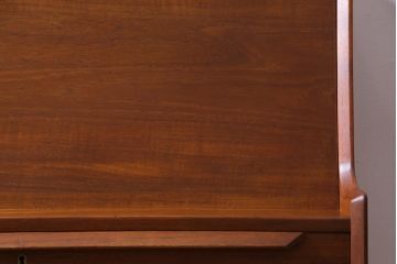 ヴィンテージ家具　北欧ビンテージ　デンマーク製　チーク材　都会的なデザインが魅力的なビューロー(デスク、在宅ワーク、在宅用チェスト)