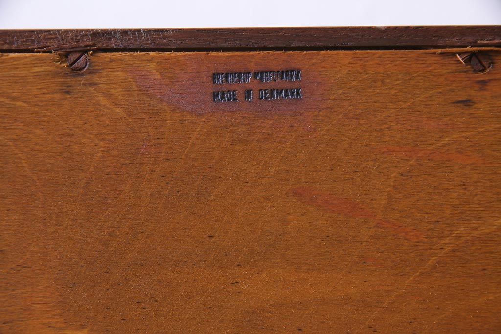 ヴィンテージ家具　北欧ビンテージ　デンマーク製　チーク材　都会的なデザインが魅力的なビューロー(デスク、在宅ワーク、在宅用チェスト)