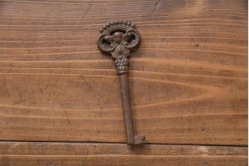 ヴィンテージ家具　北欧ビンテージ　デンマーク製　チーク材　都会的なデザインが魅力的なビューロー(デスク、在宅ワーク、在宅用チェスト)