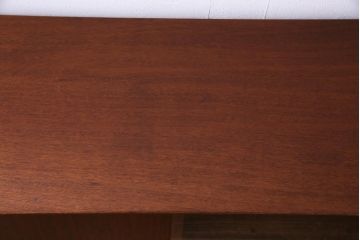 北欧家具　イギリスビンテージ　HERBERT E. GIBBS(ハーバート・E・ギブス)　木のぬくもりと洗練されたデザインが魅力のキャビネット(収納棚、本棚、サイドボード)
