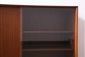 北欧家具　イギリスビンテージ　HERBERT E. GIBBS(ハーバート・E・ギブス)　木のぬくもりと洗練されたデザインが魅力のキャビネット(収納棚、本棚、サイドボード)