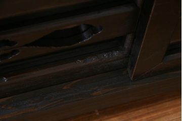 ラフジュ工房オリジナル　古建具リメイク　趣ある透かし彫りが和の風情感じる引き出し付きローボード(戸棚、収納棚、テレビボード)
