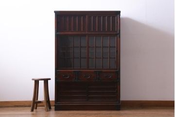 中古　志太民芸家具　モダンなガラス引き戸が魅力的な格子茶たんす(水屋、和箪笥)