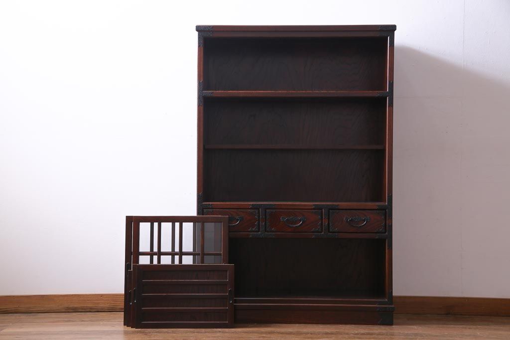 中古　志太民芸家具　モダンなガラス引き戸が魅力的な格子茶たんす(水屋、和箪笥)