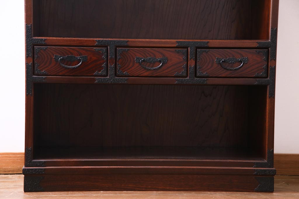 中古　志太民芸家具　モダンなガラス引き戸が魅力的な格子茶たんす(水屋、和箪笥)