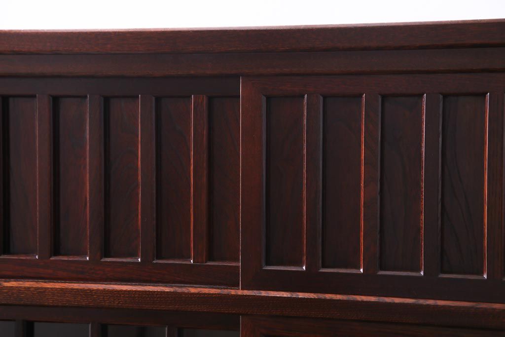 中古　志太民芸家具　モダンなガラス引き戸が魅力的な格子茶たんす(水屋、和箪笥)