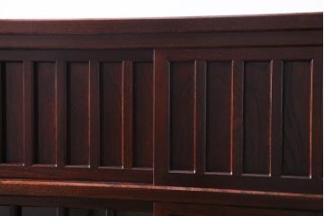 中古　志太民芸家具　モダンなガラス引き戸が魅力的な格子茶たんす(水屋、和箪笥)