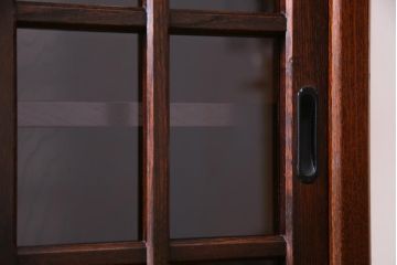 中古　志太民芸家具　モダンなガラス引き戸が魅力的な格子茶たんす(水屋、和箪笥)