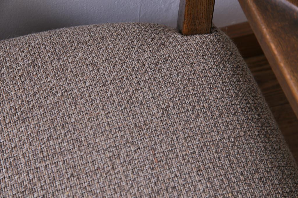 ヴィンテージ家具　ビンテージ　神戸家具　永田良介商店　シックな雰囲気漂う上質な作りの3人掛けソファ