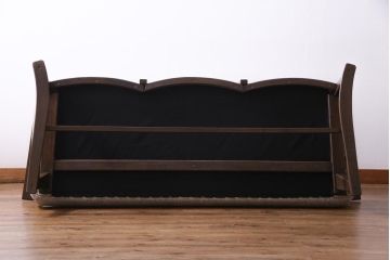 ヴィンテージ家具　ビンテージ　神戸家具　永田良介商店　シックな雰囲気漂う上質な作りの3人掛けソファ