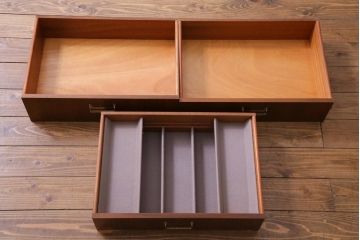 ヴィンテージ家具　北欧ビンテージ　G-plan(ジープラン)　Brass-fitted(ブラス フィッティド)　New Tora(ニュー トーラ)　チーク材　スタイリッシュな雰囲気が魅力的なサイドボード(サイドキャビネット)