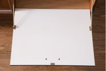 ヴィンテージ家具　北欧ビンテージ　G-plan(ジープラン)　Brass-fitted(ブラス フィッティド)　New Tora(ニュー トーラ)　チーク材　スタイリッシュな雰囲気が魅力的なサイドボード(サイドキャビネット)