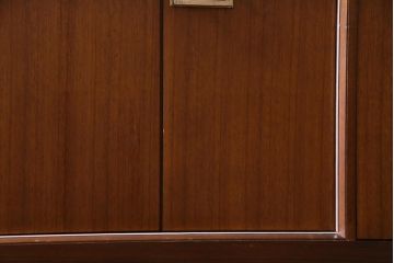 ヴィンテージ家具　北欧ビンテージ　G-plan(ジープラン)　Brass-fitted(ブラス フィッティド)　New Tora(ニュー トーラ)　チーク材　スタイリッシュな雰囲気が魅力的なサイドボード(サイドキャビネット)