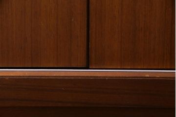 ヴィンテージ家具　北欧ビンテージ　G-plan(ジープラン)　Brass-fitted(ブラス フィッティド)　New Tora(ニュー トーラ)　チーク材　スタイリッシュな雰囲気が魅力的なサイドボード(サイドキャビネット)