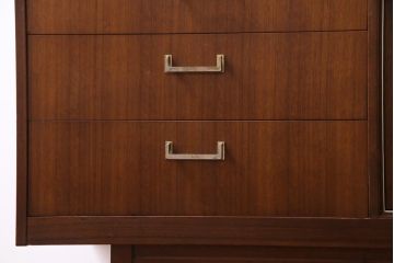 ヴィンテージ家具　北欧ビンテージ　G-plan(ジープラン)　Brass-fitted(ブラス フィッティド)　New Tora(ニュー トーラ)　チーク材　スタイリッシュな雰囲気が魅力的なサイドボード(サイドキャビネット)