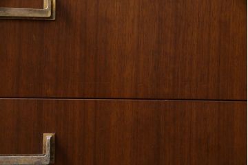 ヴィンテージ家具　北欧ビンテージ　G-plan(ジープラン)　Brass-fitted(ブラス フィッティド)　New Tora(ニュー トーラ)　チーク材　スタイリッシュな雰囲気が魅力的なサイドボード(サイドキャビネット)